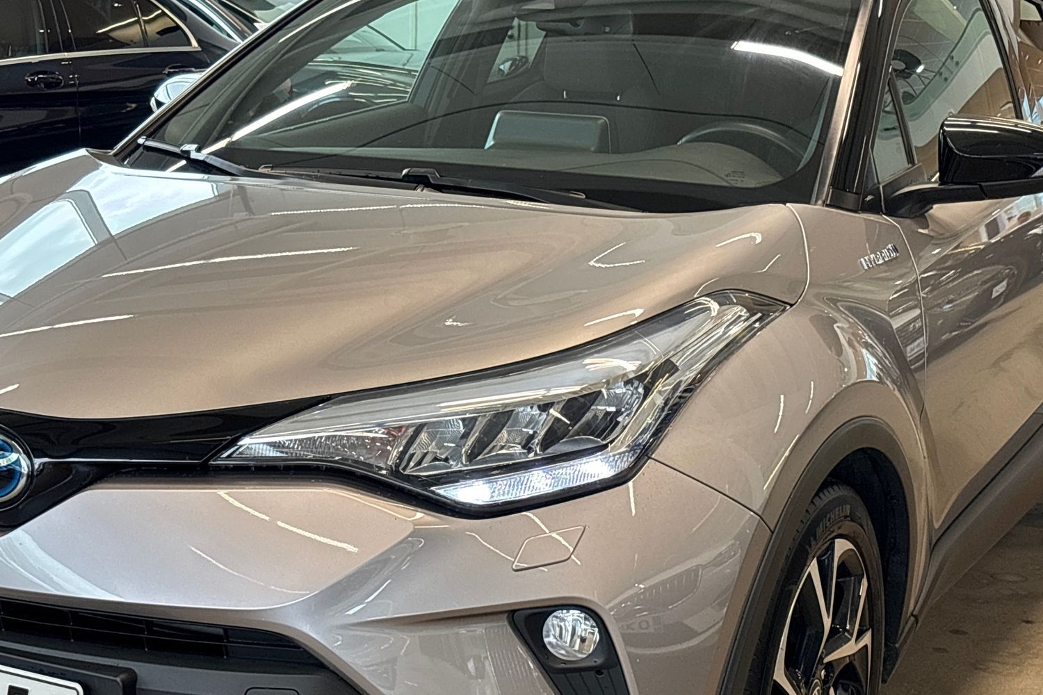 Toyota C-HR vaihtoauto