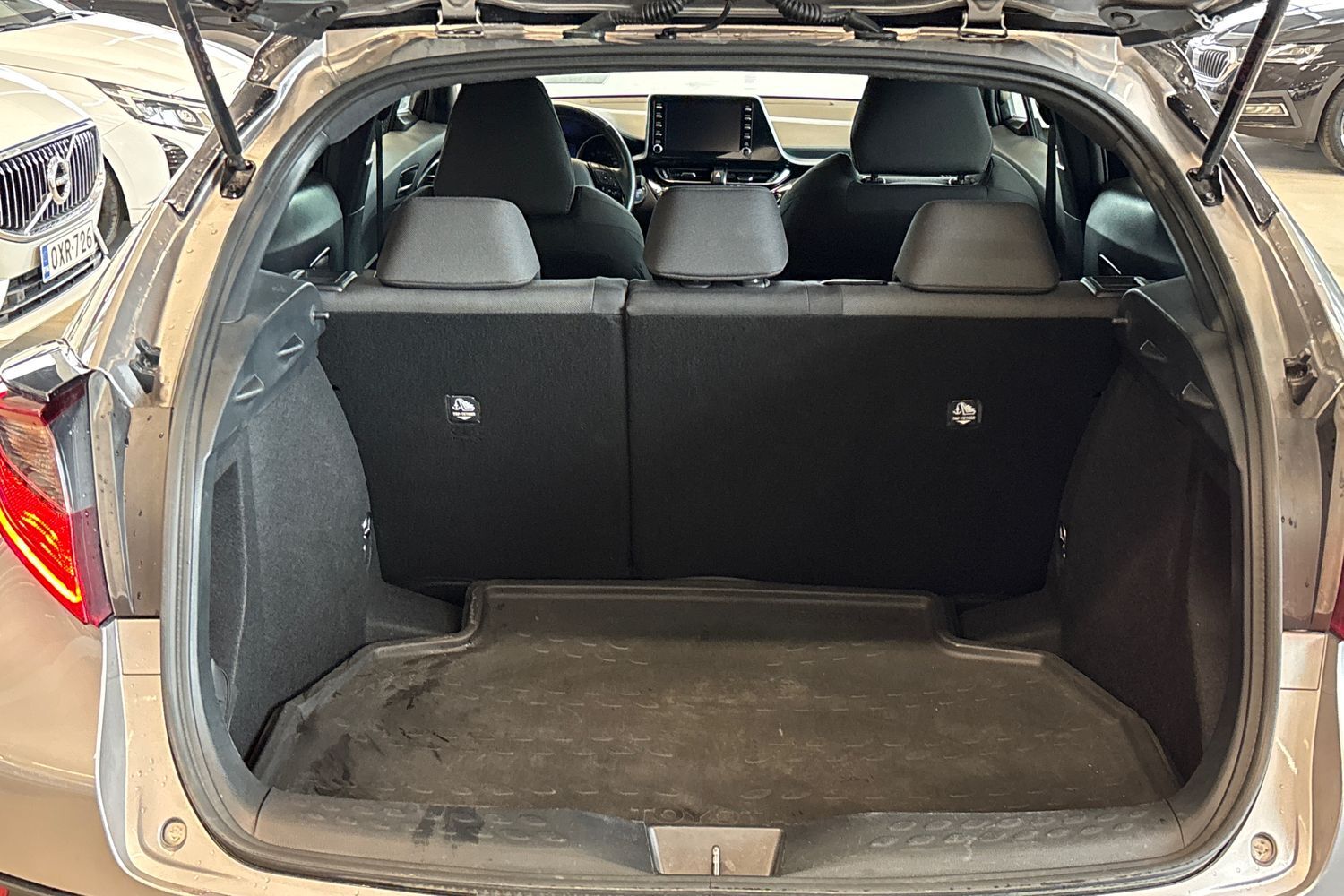 Toyota C-HR vaihtoauto
