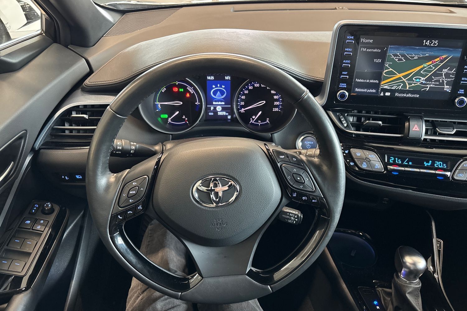 Toyota C-HR vaihtoauto