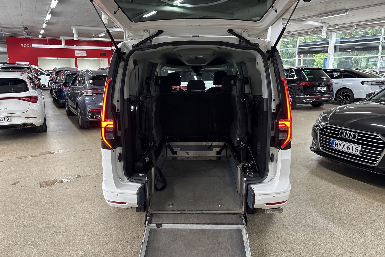 Volkswagen Caddy Maxi vaihtoauto