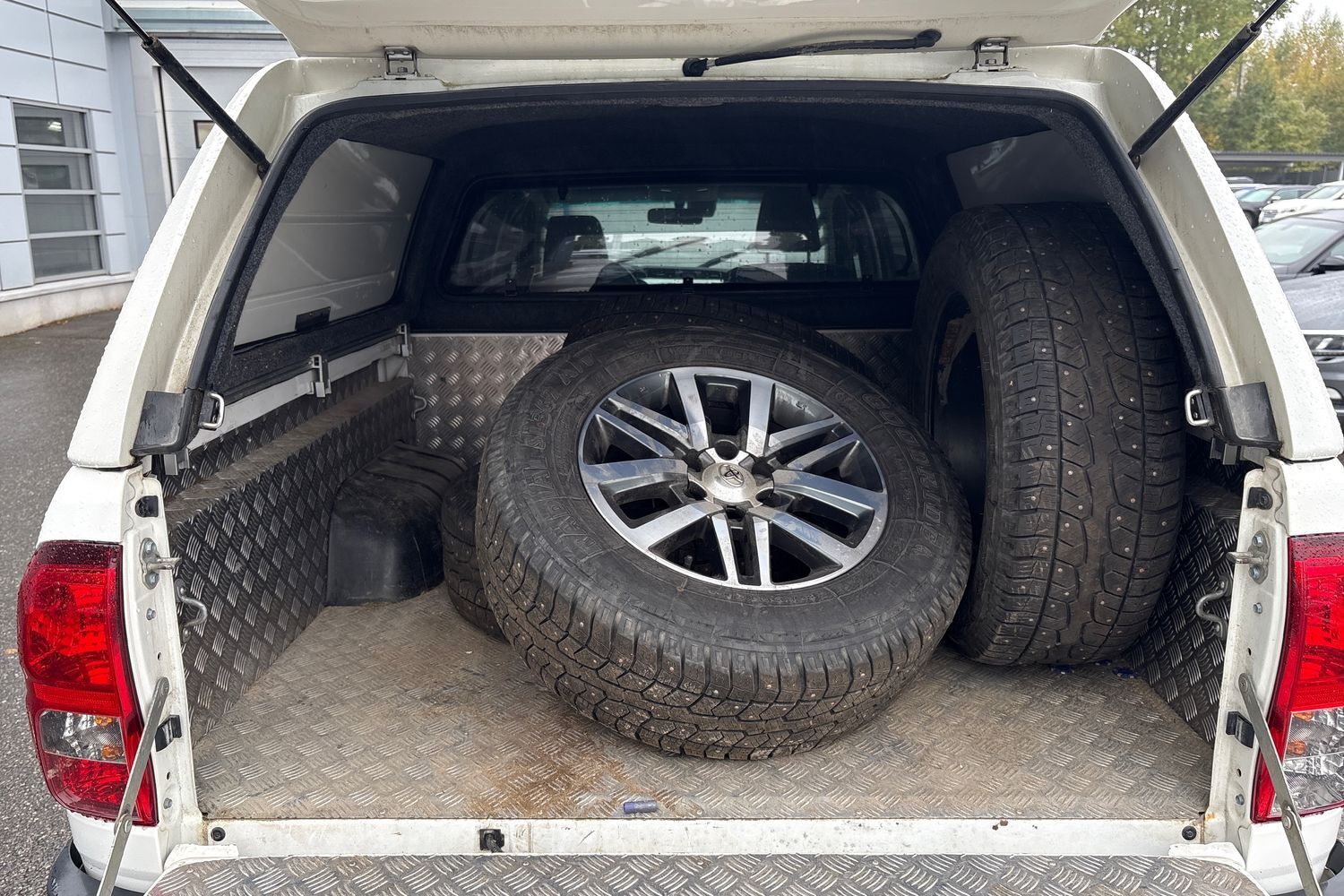 Toyota Hilux vaihtoauto