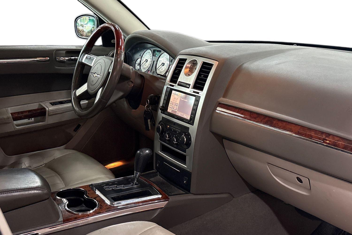 Chrysler 300C vaihtoauto