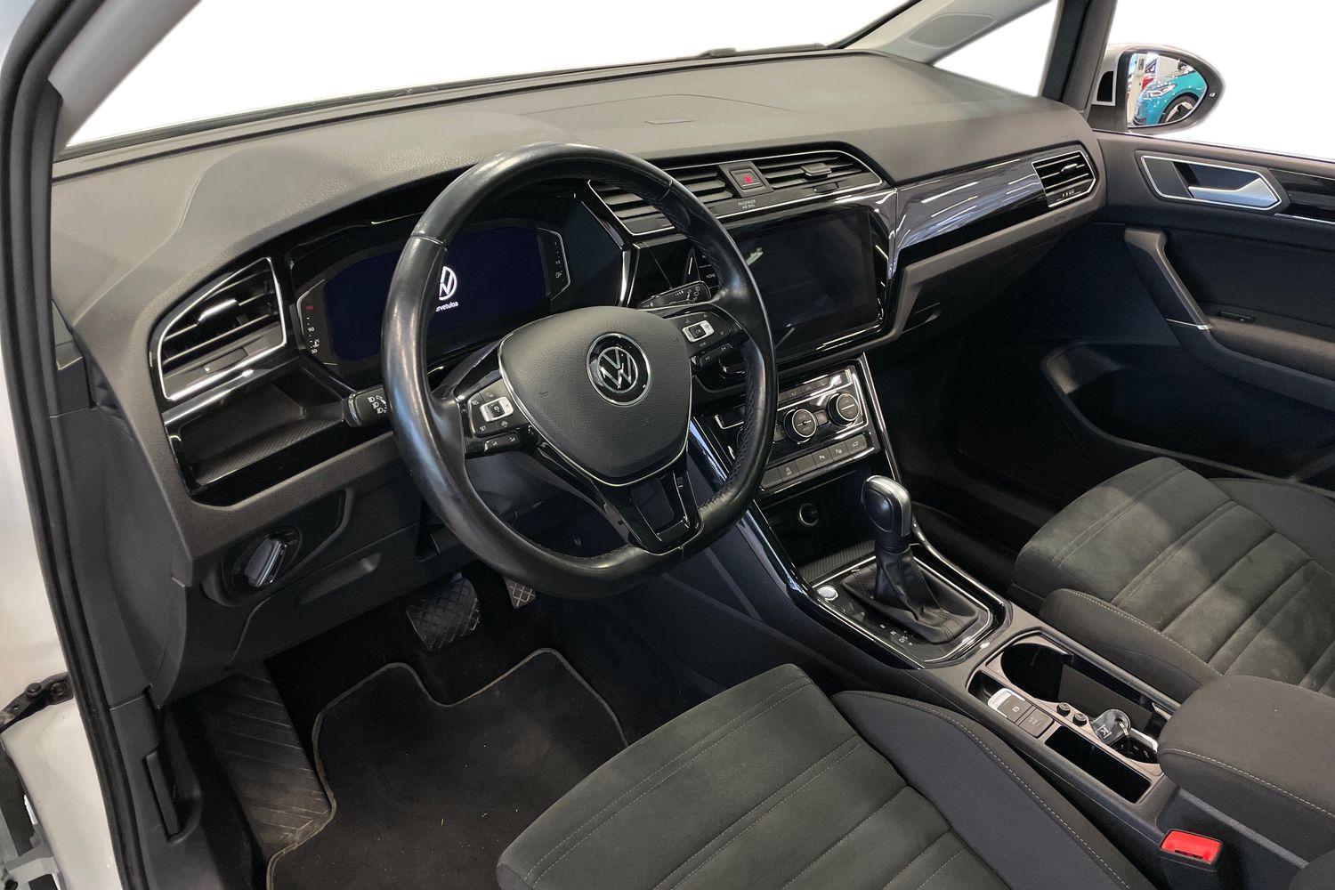 Volkswagen Touran vaihtoauto