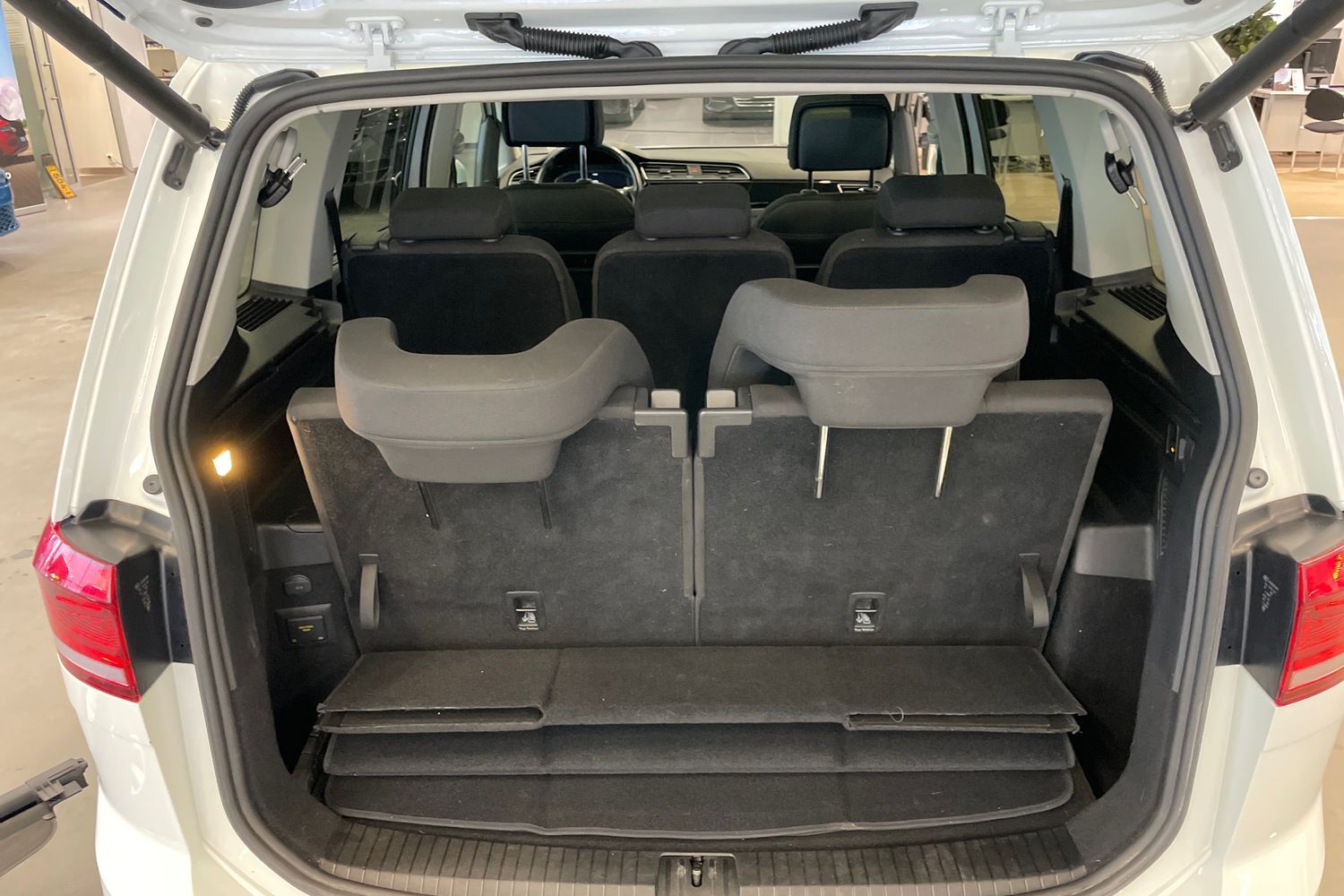 Volkswagen Touran vaihtoauto
