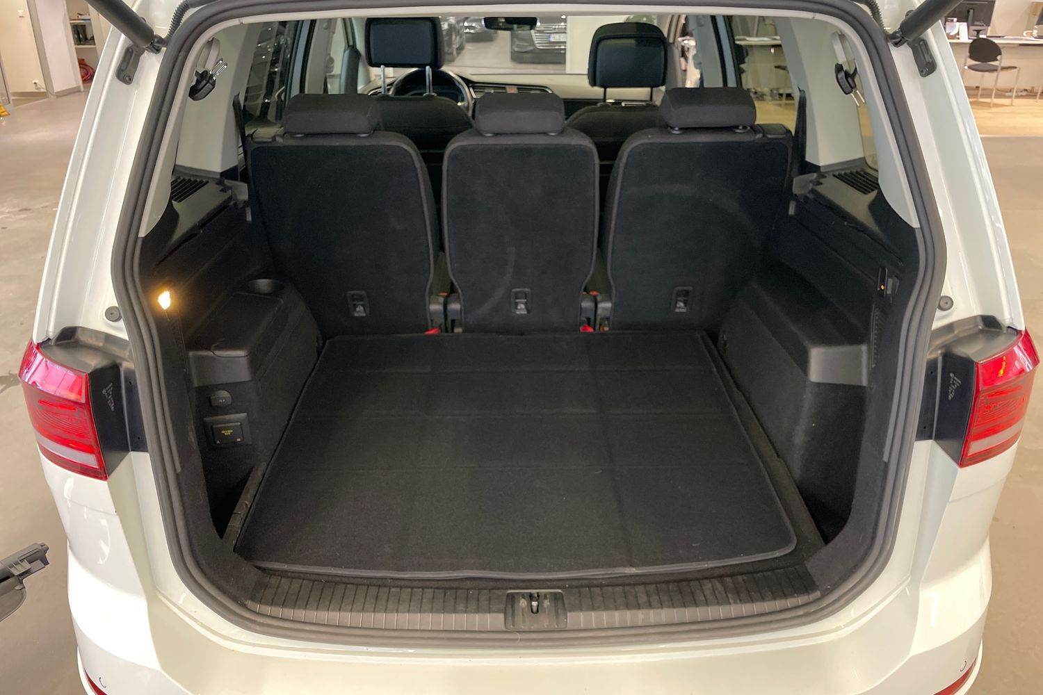 Volkswagen Touran vaihtoauto