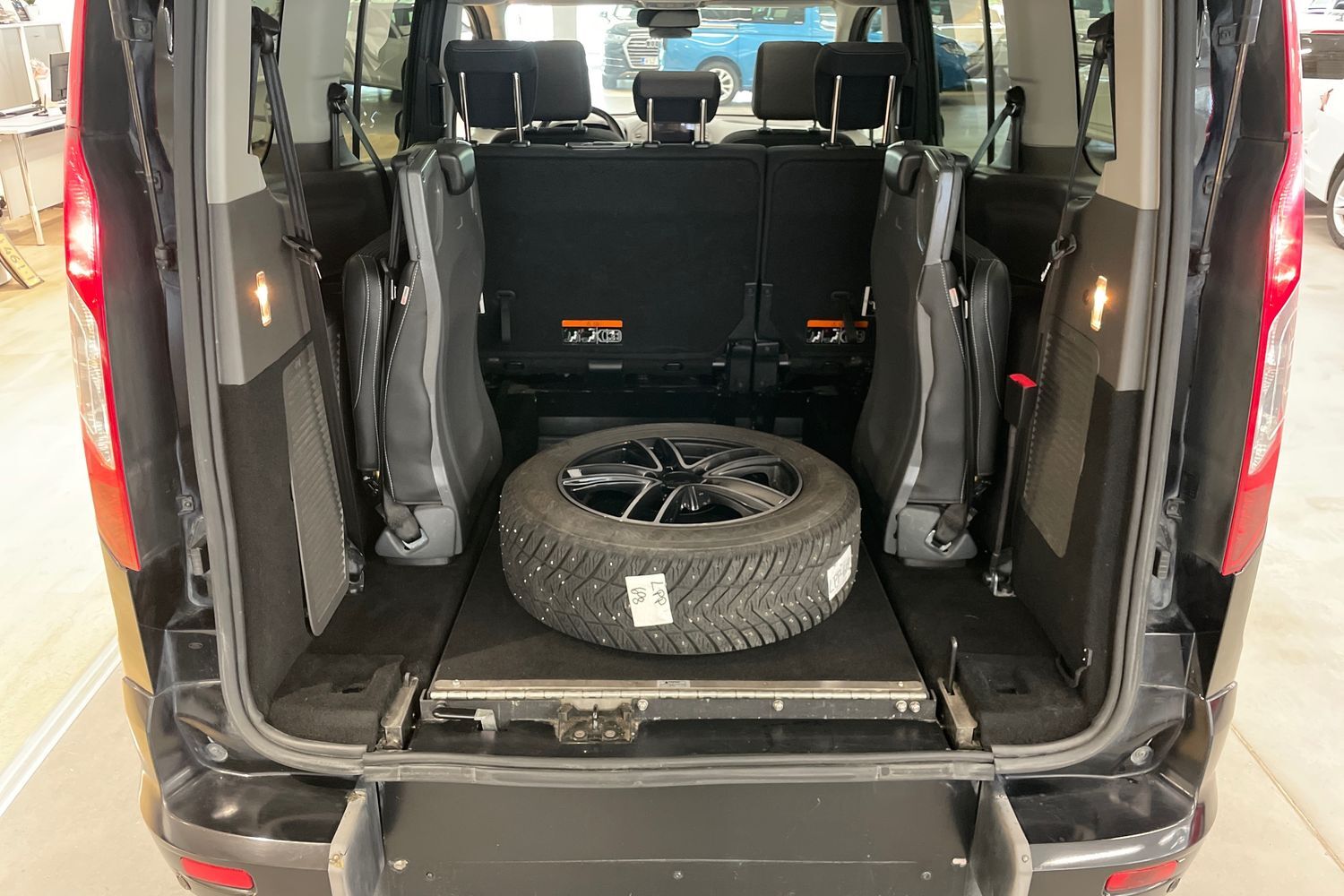 Ford Grand Tourneo Connect vaihtoauto
