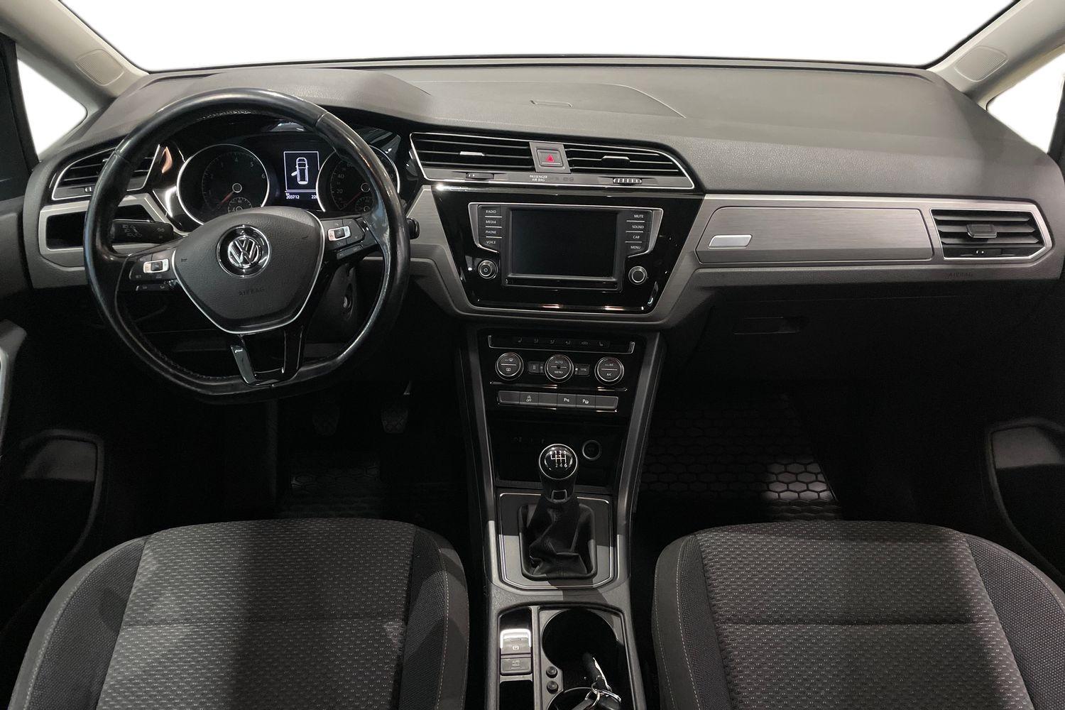 Volkswagen Touran vaihtoauto