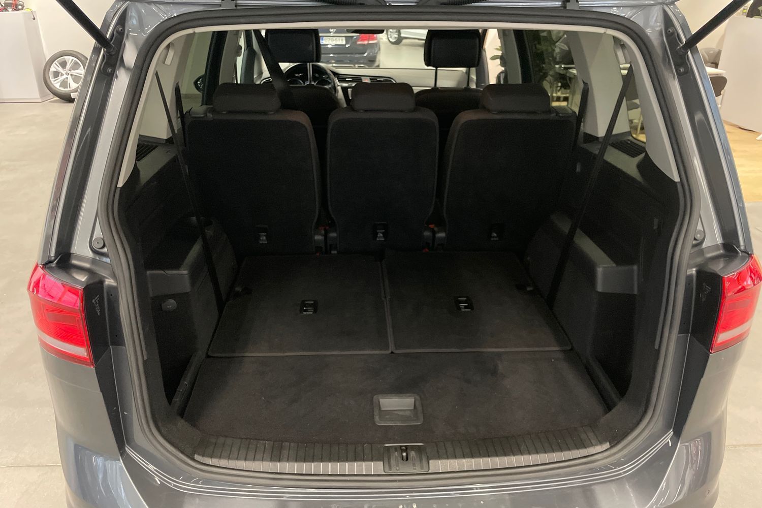Volkswagen Touran vaihtoauto