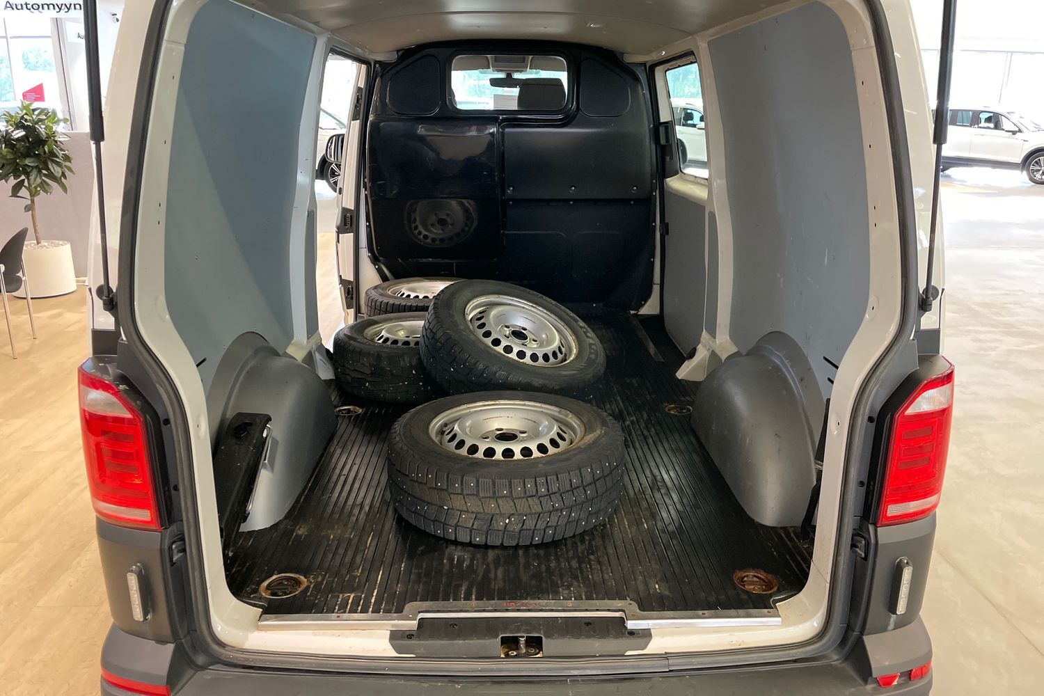 Volkswagen Transporter vaihtoauto