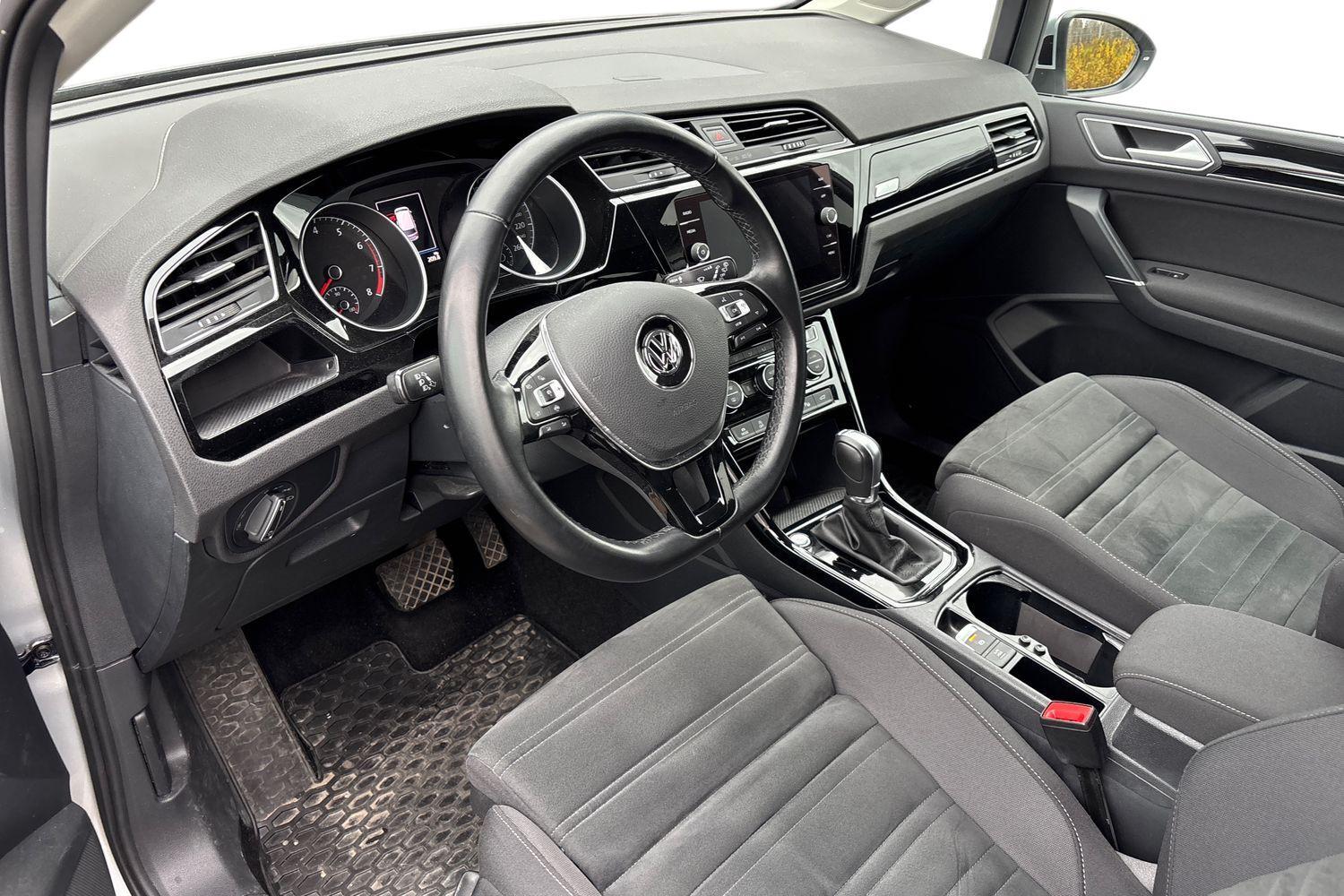 Volkswagen Touran vaihtoauto