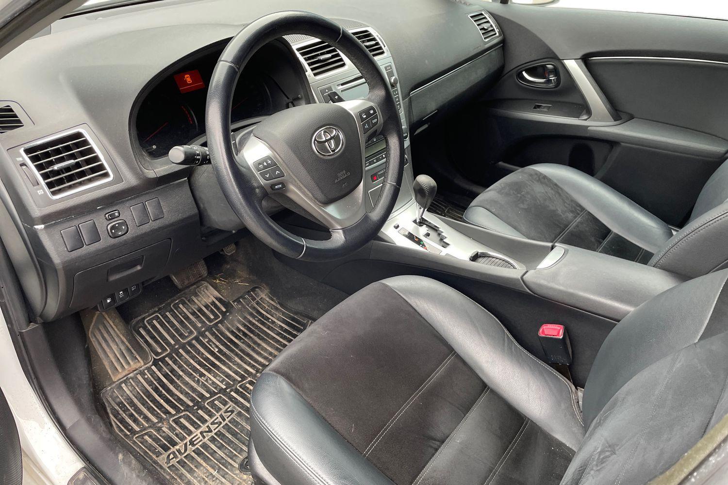 Toyota Avensis vaihtoauto