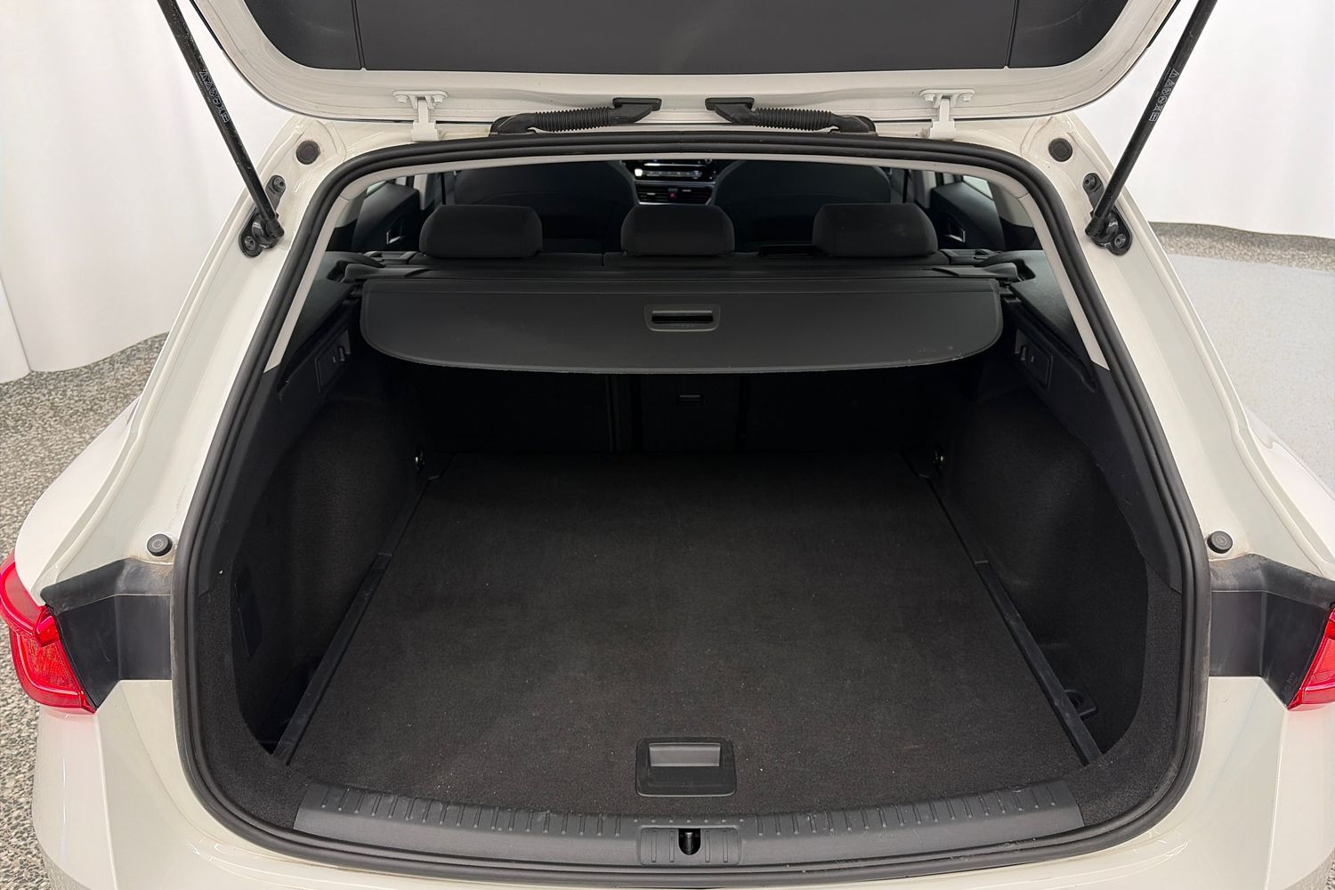 SEAT Leon Sportstourer vaihtoauto