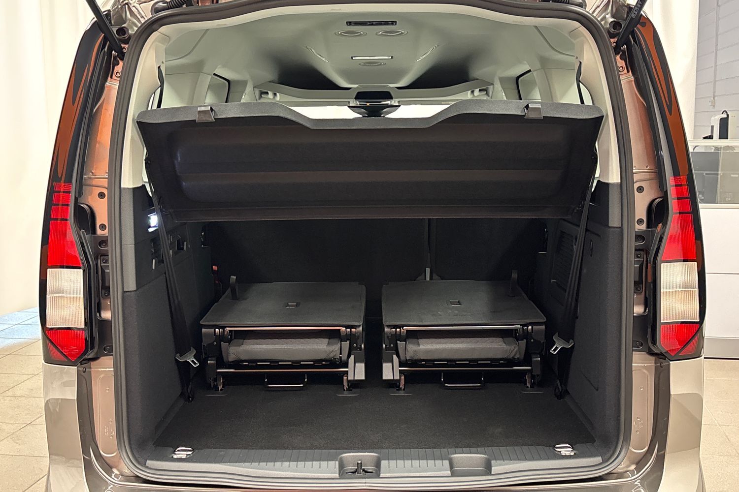 Volkswagen Caddy Maxi vaihtoauto