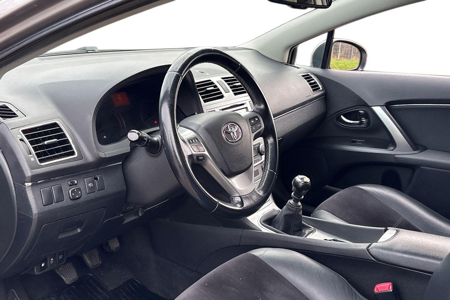 Toyota Avensis vaihtoauto