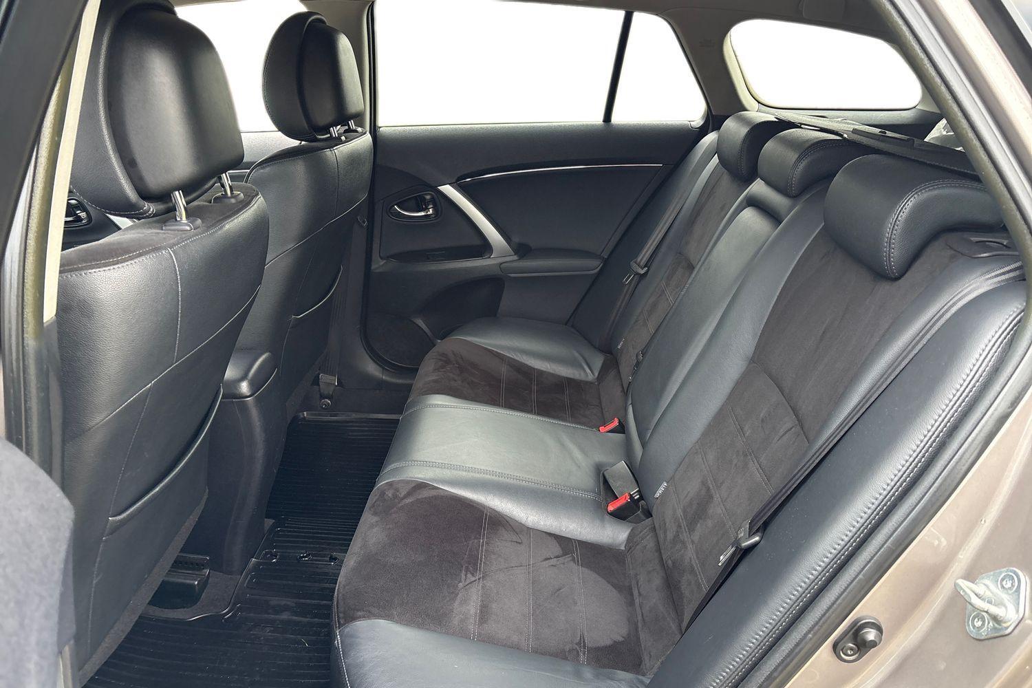 Toyota Avensis vaihtoauto