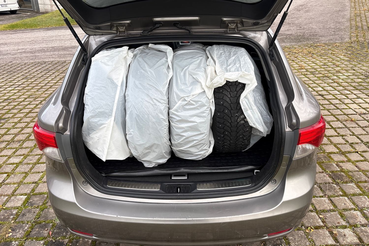 Toyota Avensis vaihtoauto
