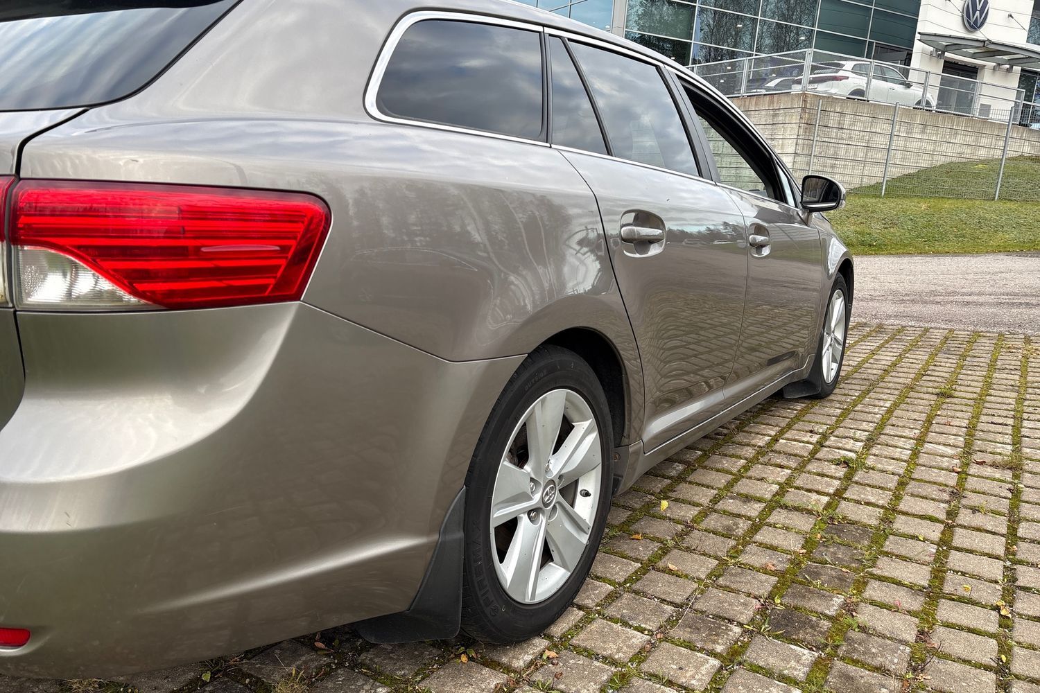 Toyota Avensis vaihtoauto