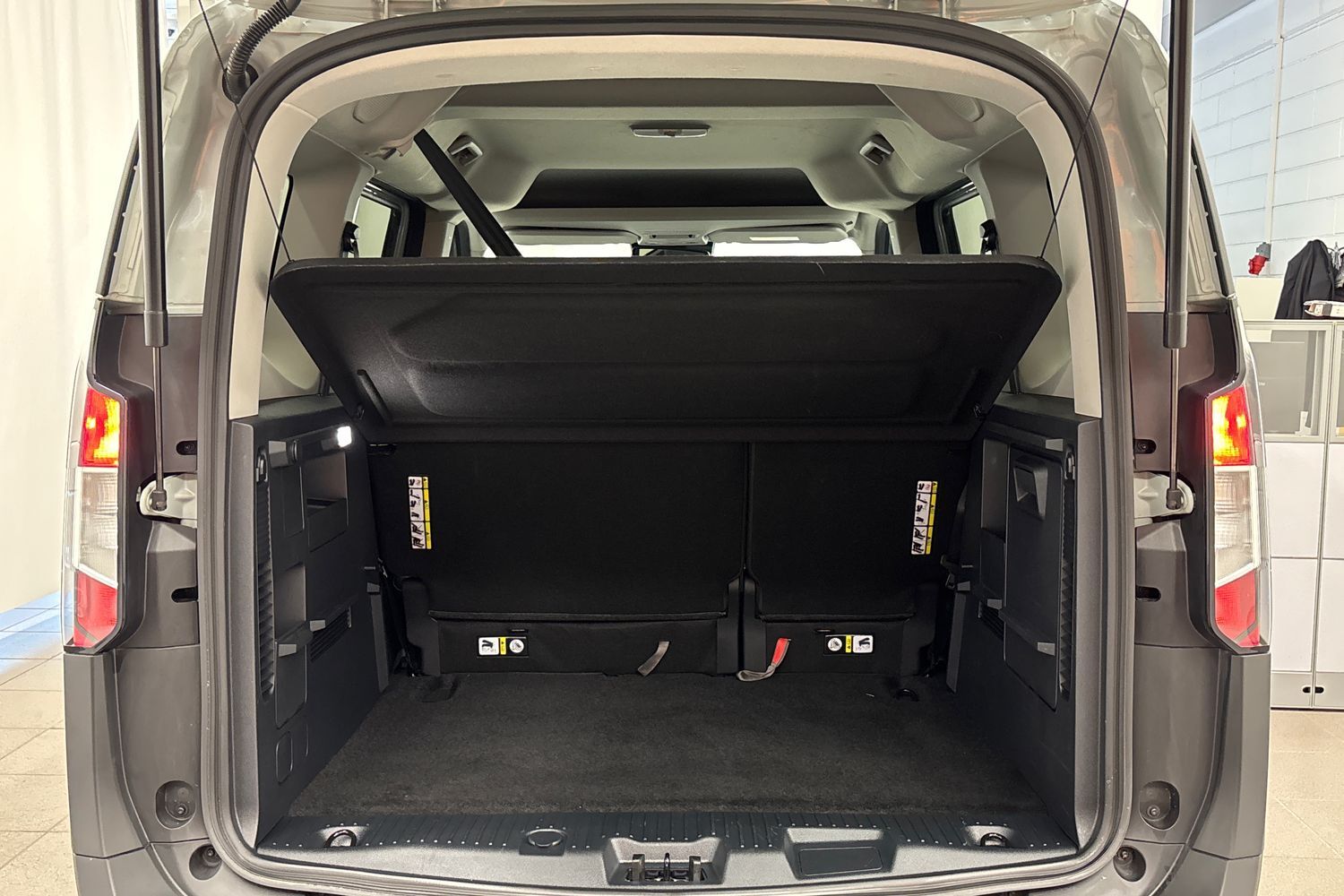 Ford Tourneo Courier vaihtoauto