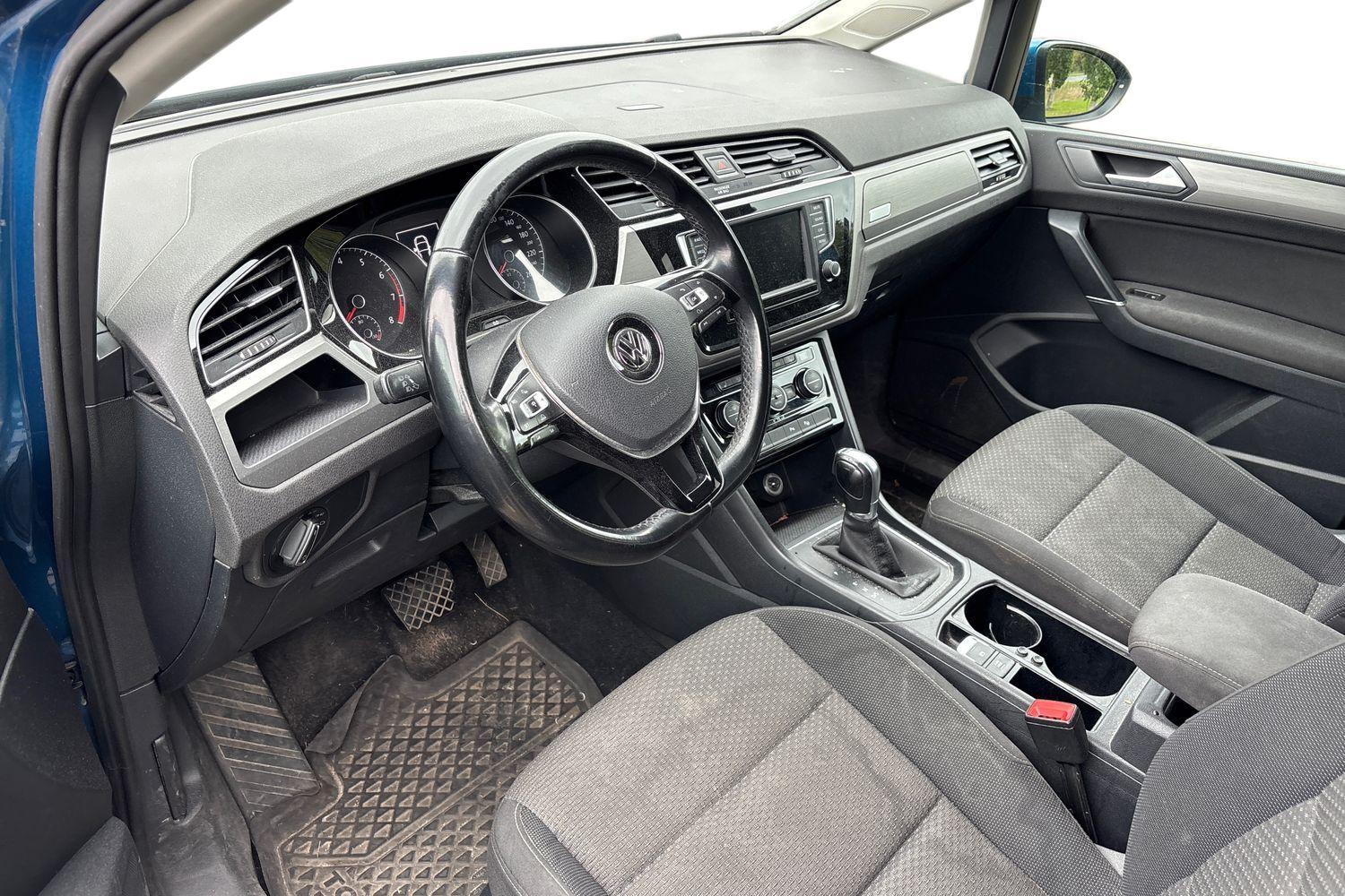 Volkswagen Touran vaihtoauto