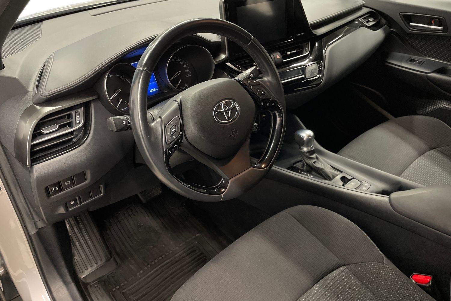 Toyota C-HR vaihtoauto