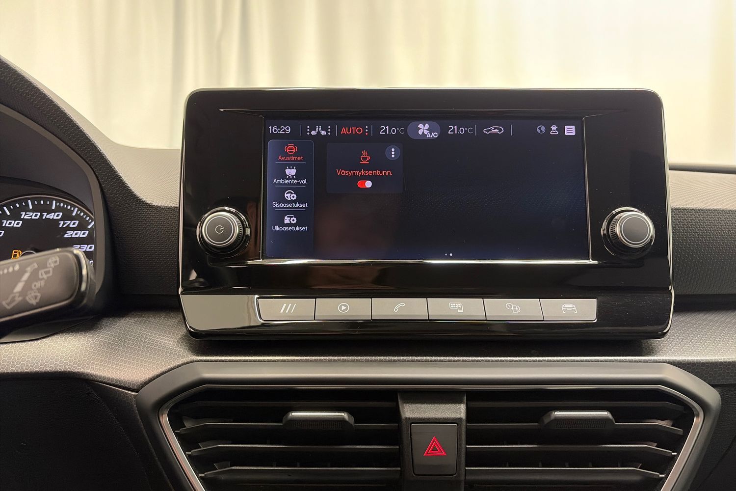 SEAT Leon Sportstourer vaihtoauto