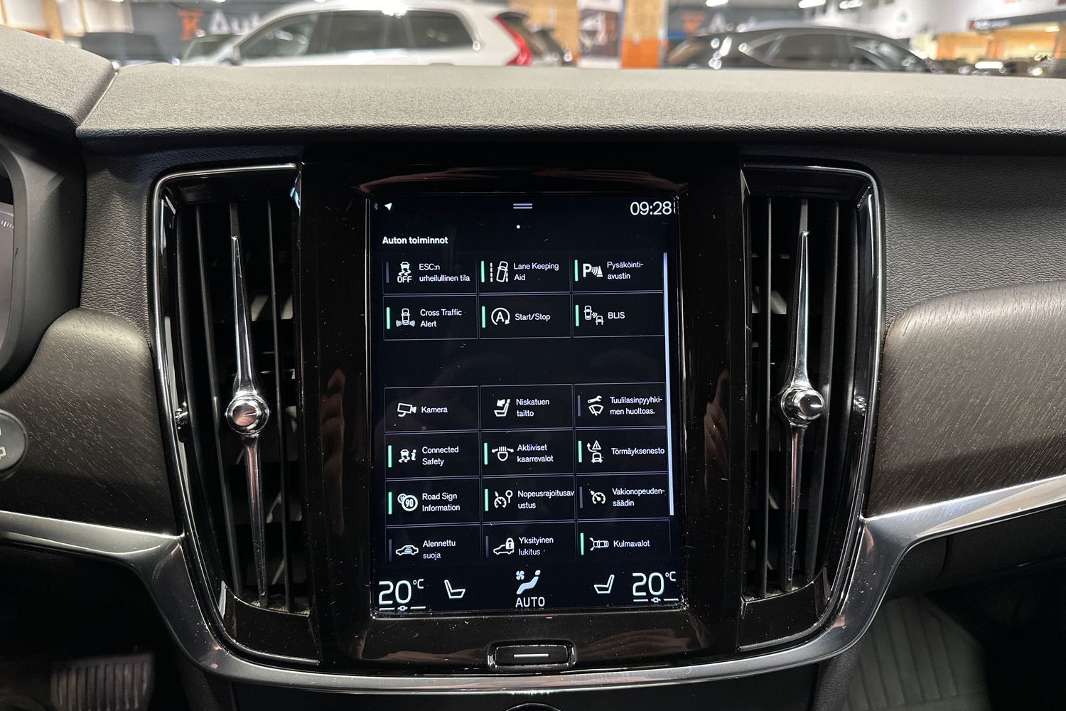Volvo V90 Cross Country vaihtoauto