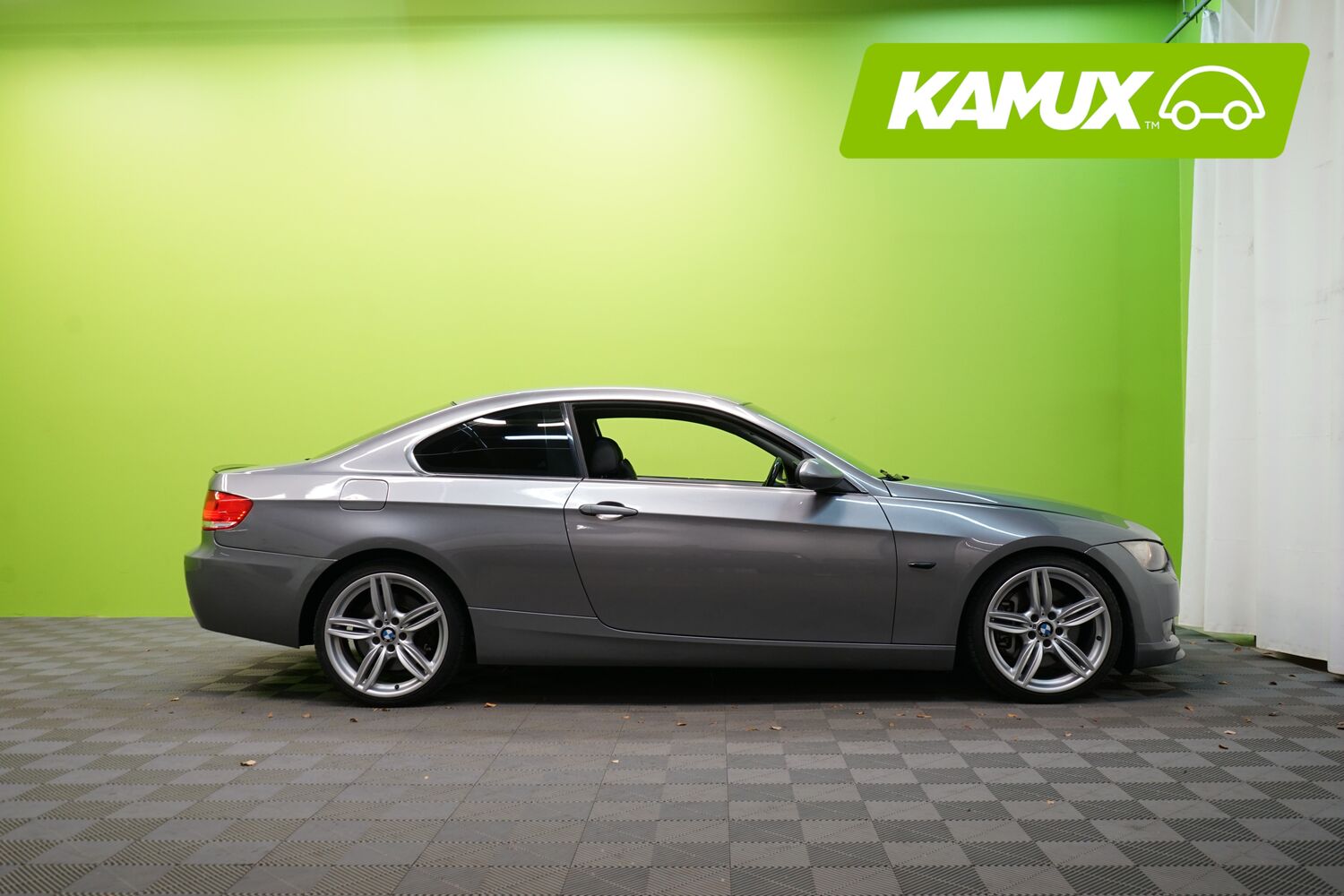BMW 330 vaihtoauto