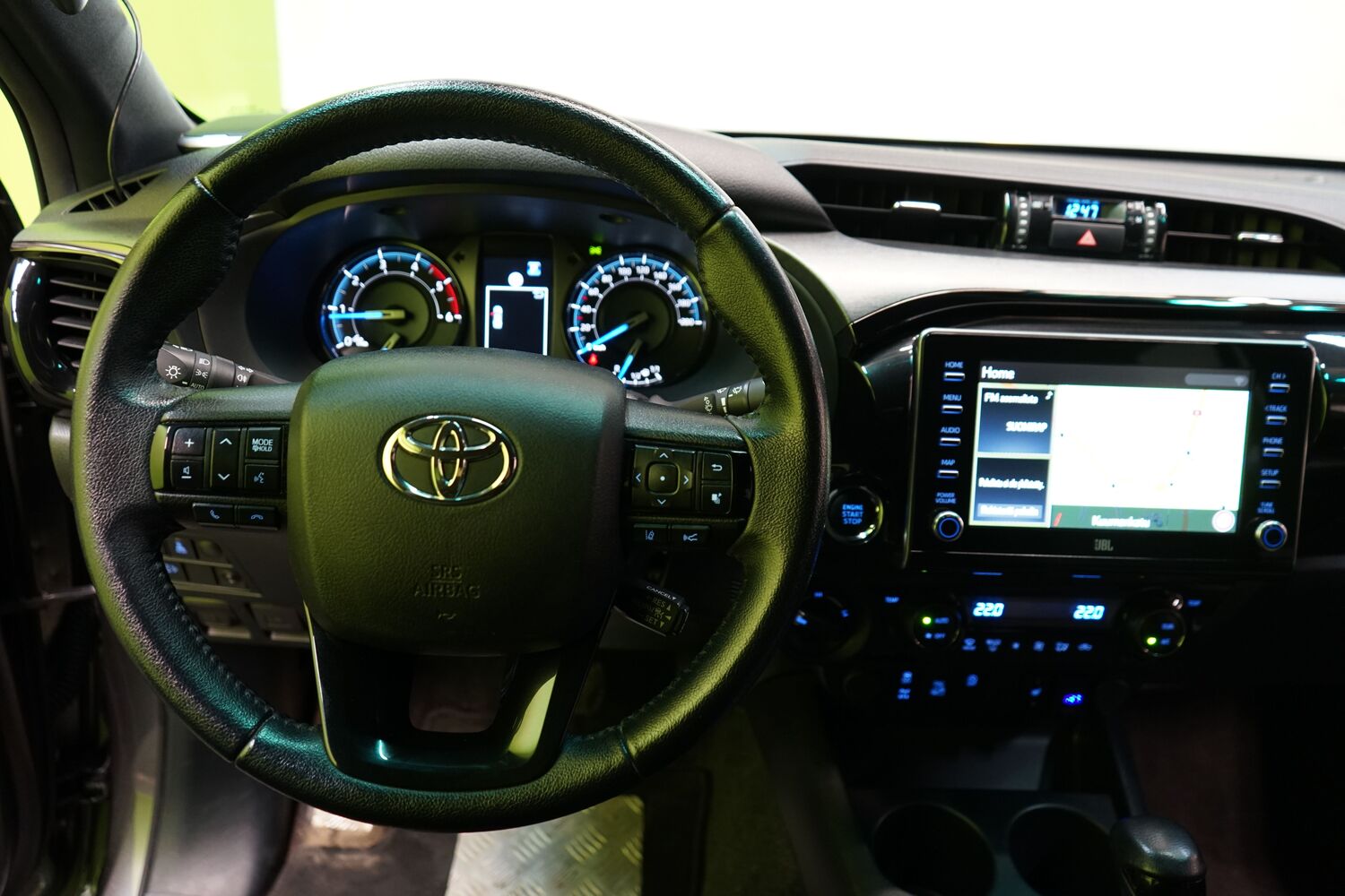 Toyota Hilux vaihtoauto