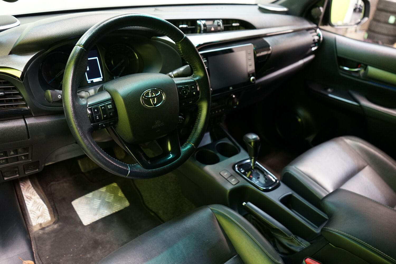 Toyota Hilux vaihtoauto