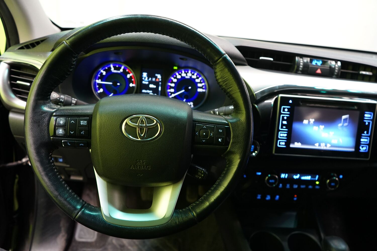 Toyota Hilux vaihtoauto