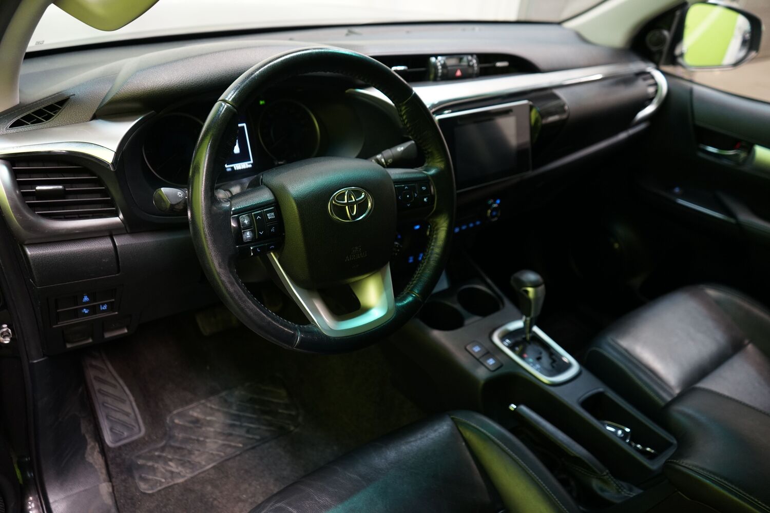 Toyota Hilux vaihtoauto