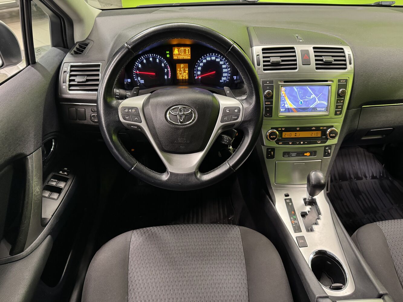 Toyota Avensis vaihtoauto