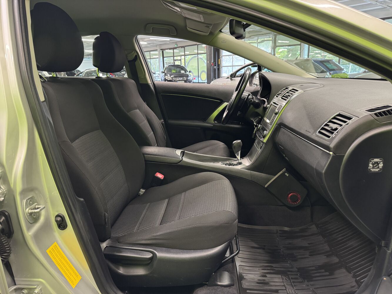 Toyota Avensis vaihtoauto