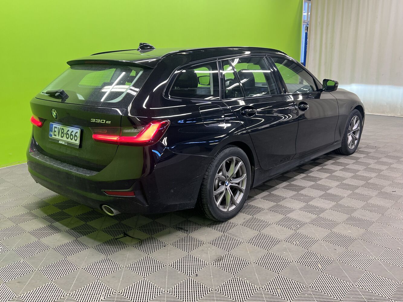 BMW 330 vaihtoauto