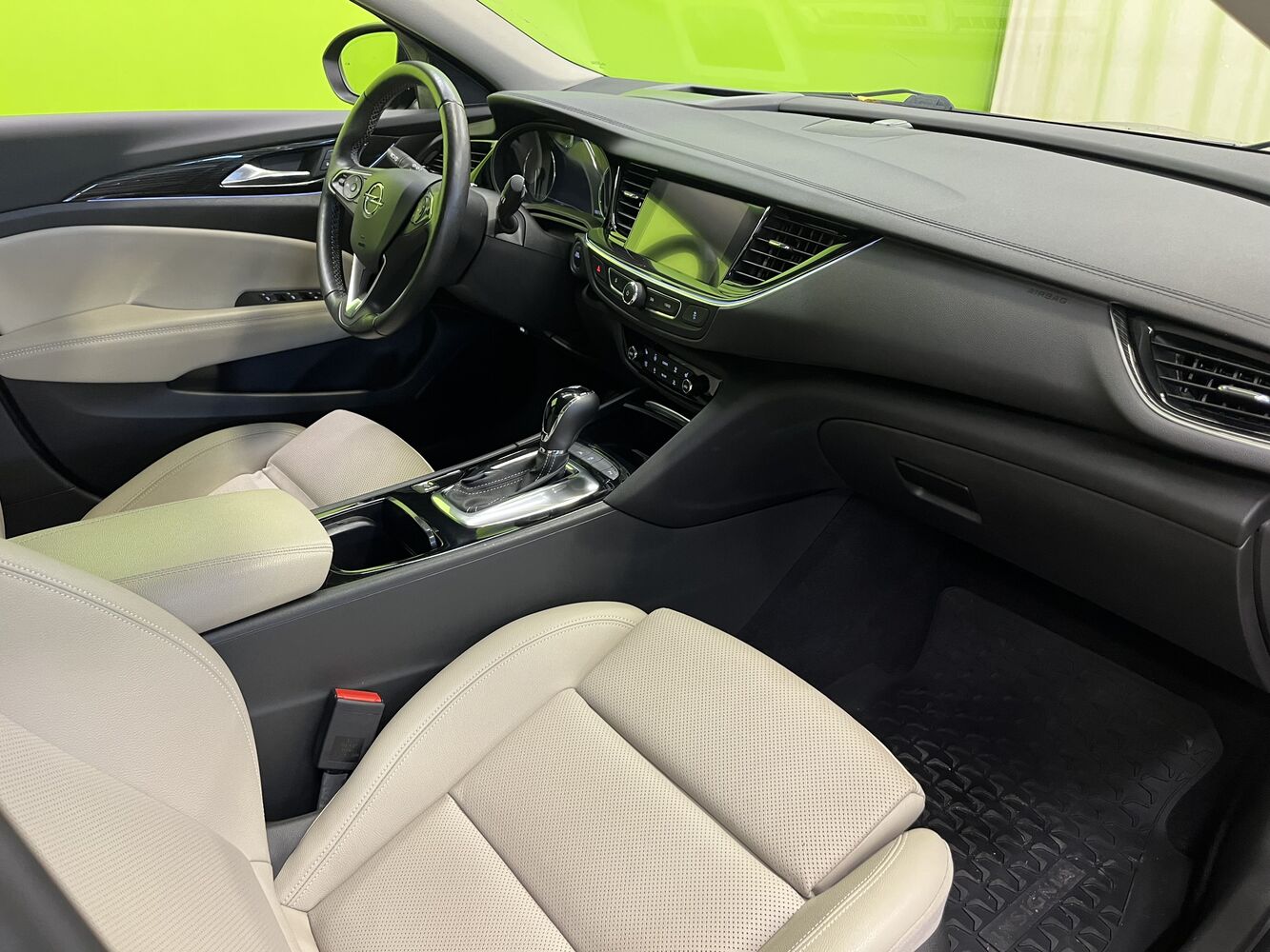 Opel Insignia vaihtoauto