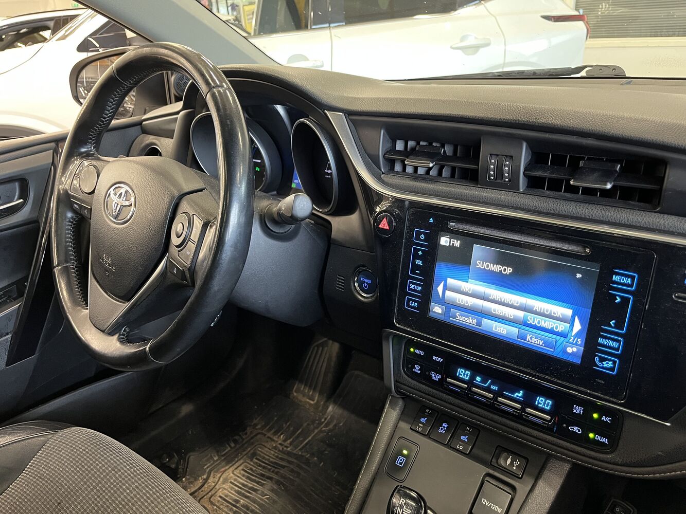 Toyota Auris vaihtoauto