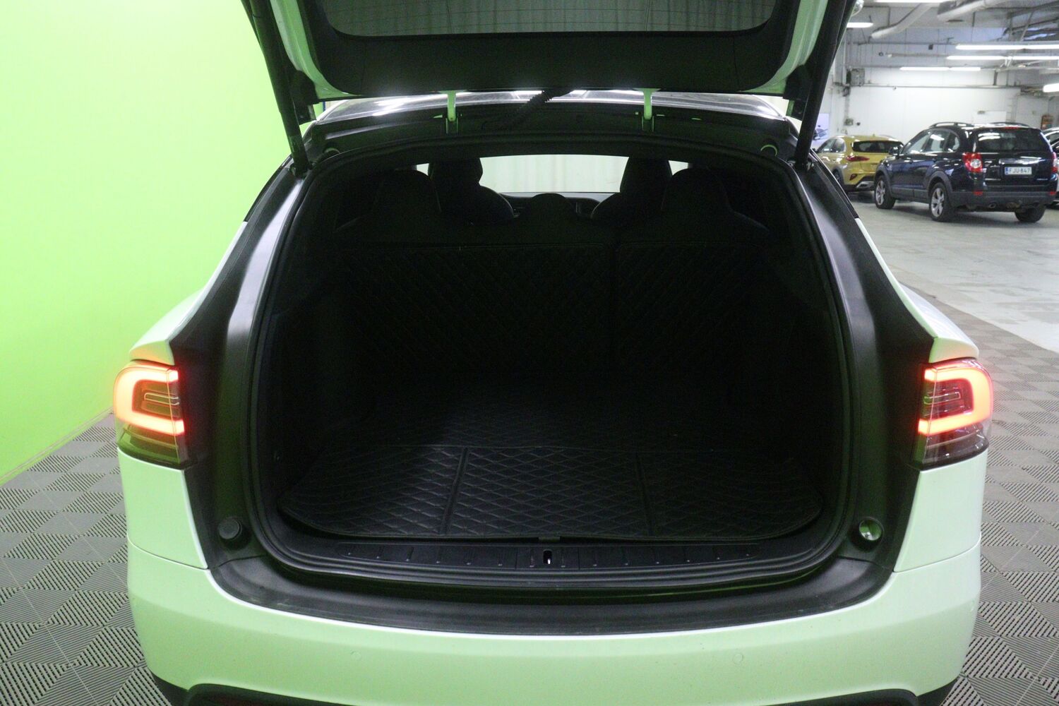 Tesla Model X vaihtoauto
