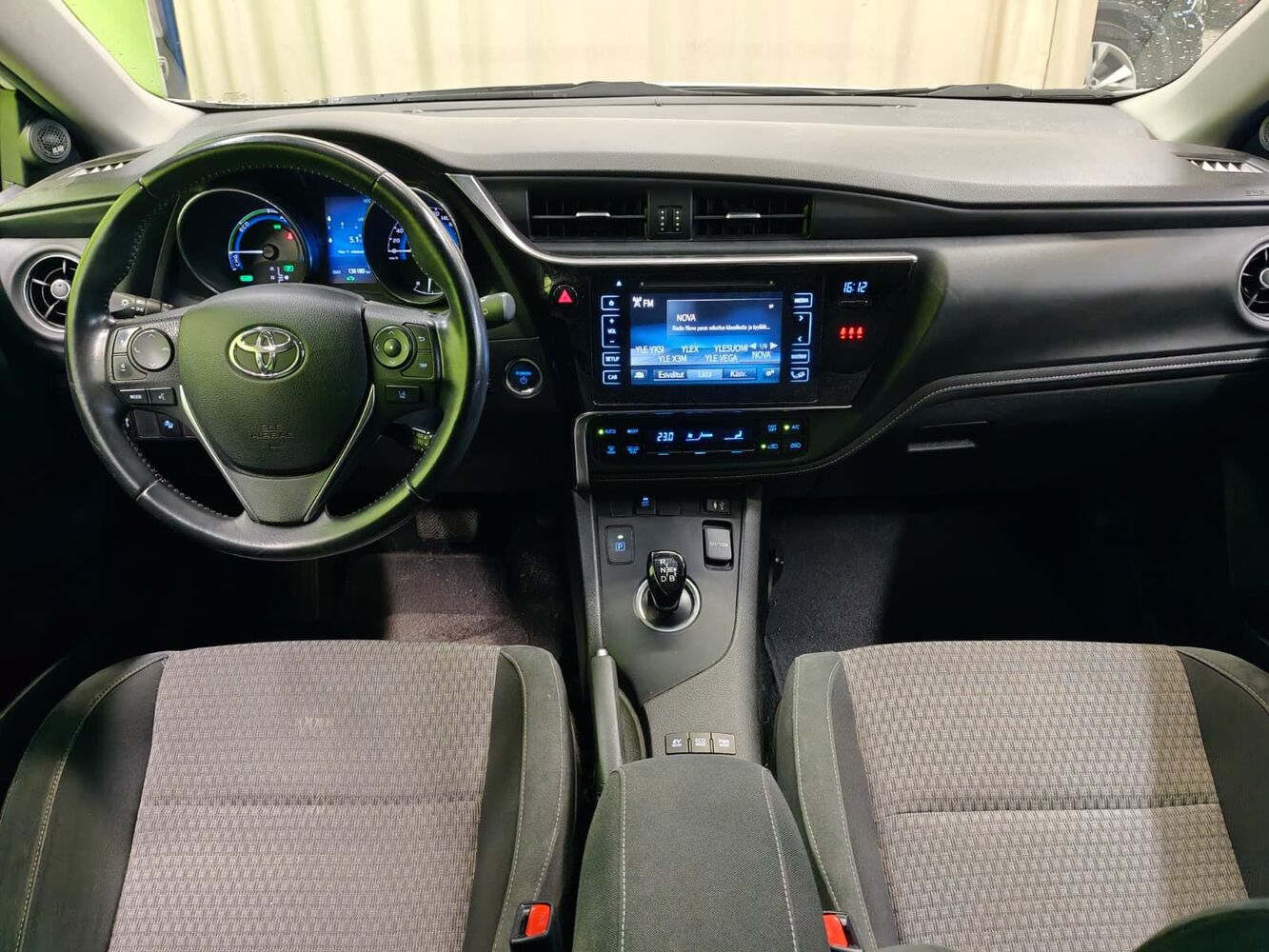 Toyota Auris vaihtoauto