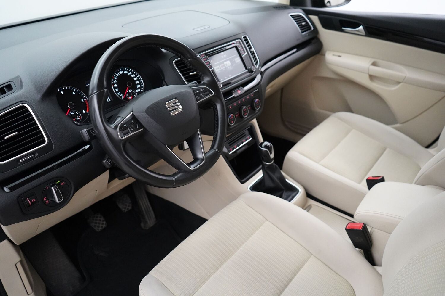 SEAT Alhambra vaihtoauto