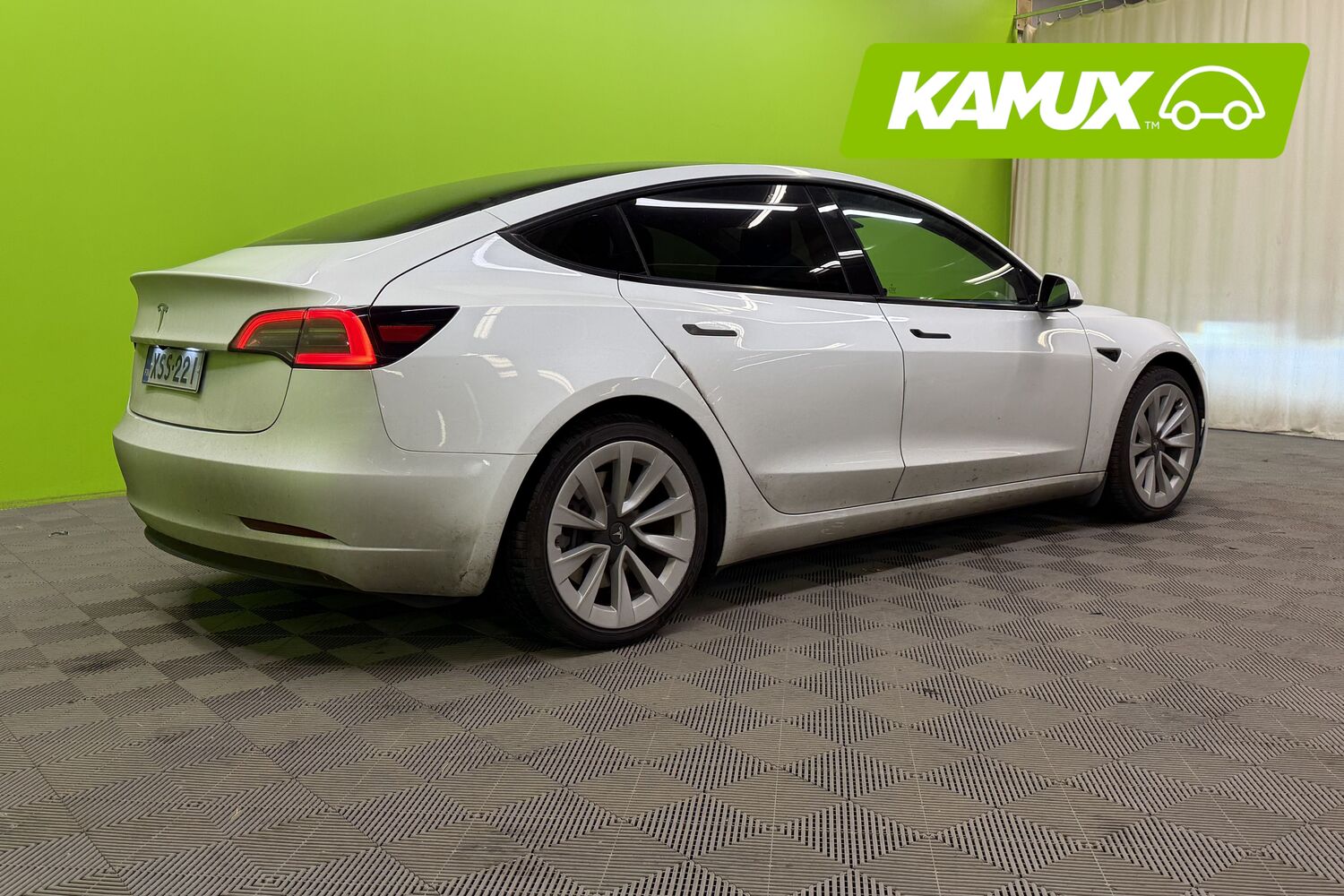 Tesla Model 3 vaihtoauto