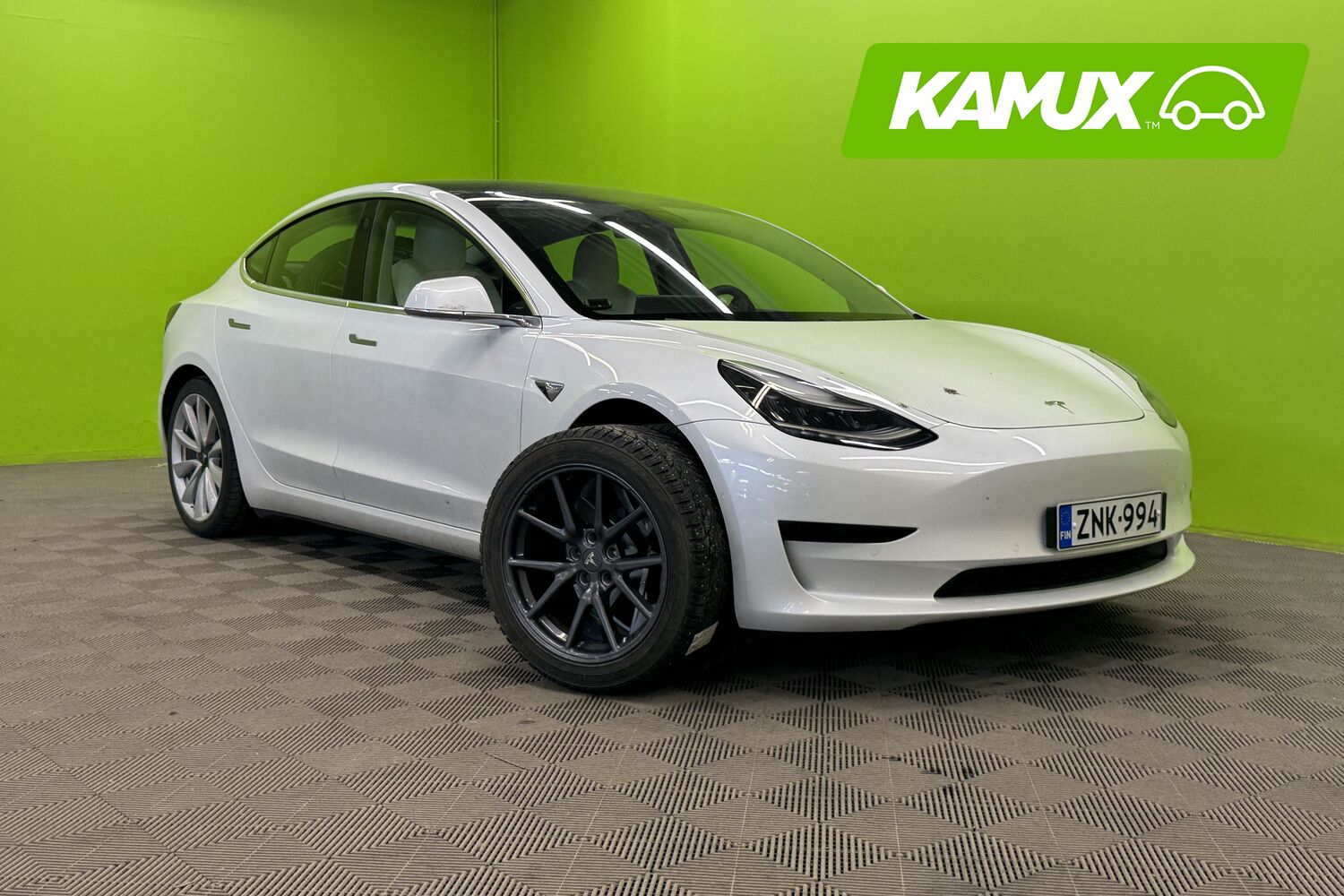 Tesla Model 3 vaihtoauto