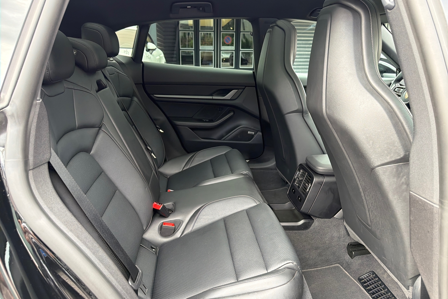 Porsche Taycan vaihtoauto