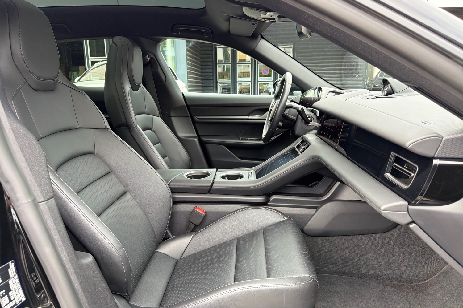 Porsche Taycan vaihtoauto