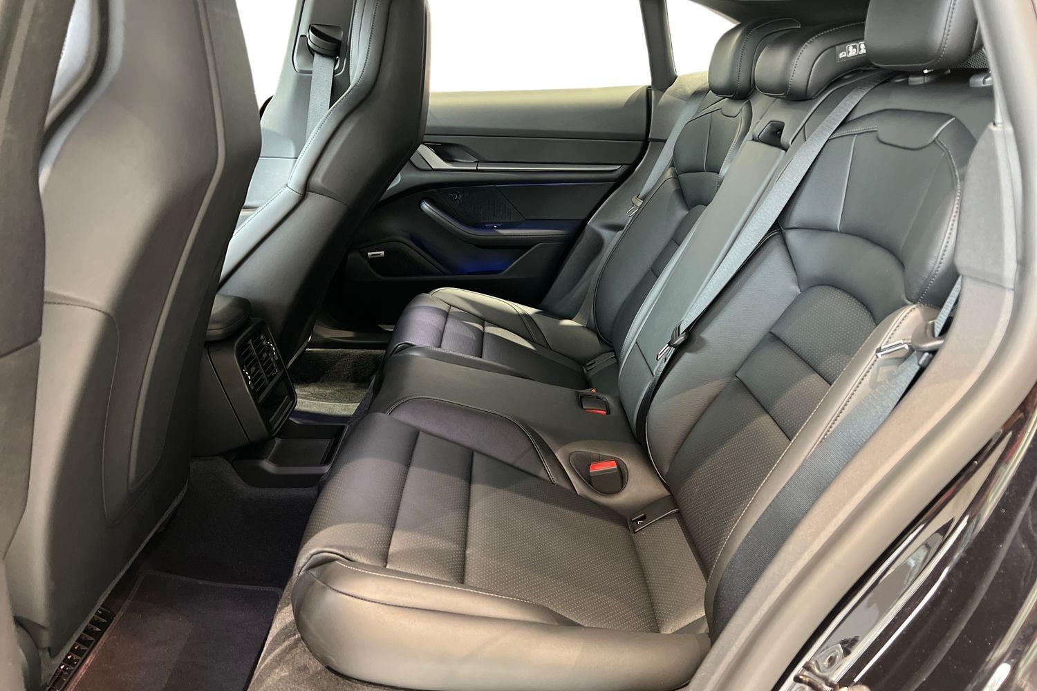 Porsche Taycan vaihtoauto