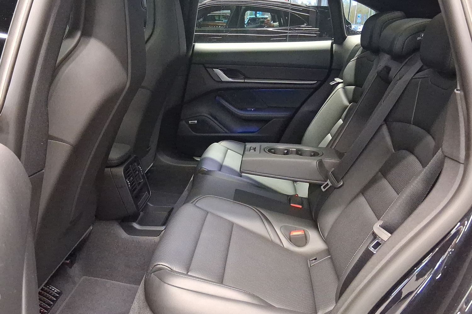 Porsche Taycan vaihtoauto