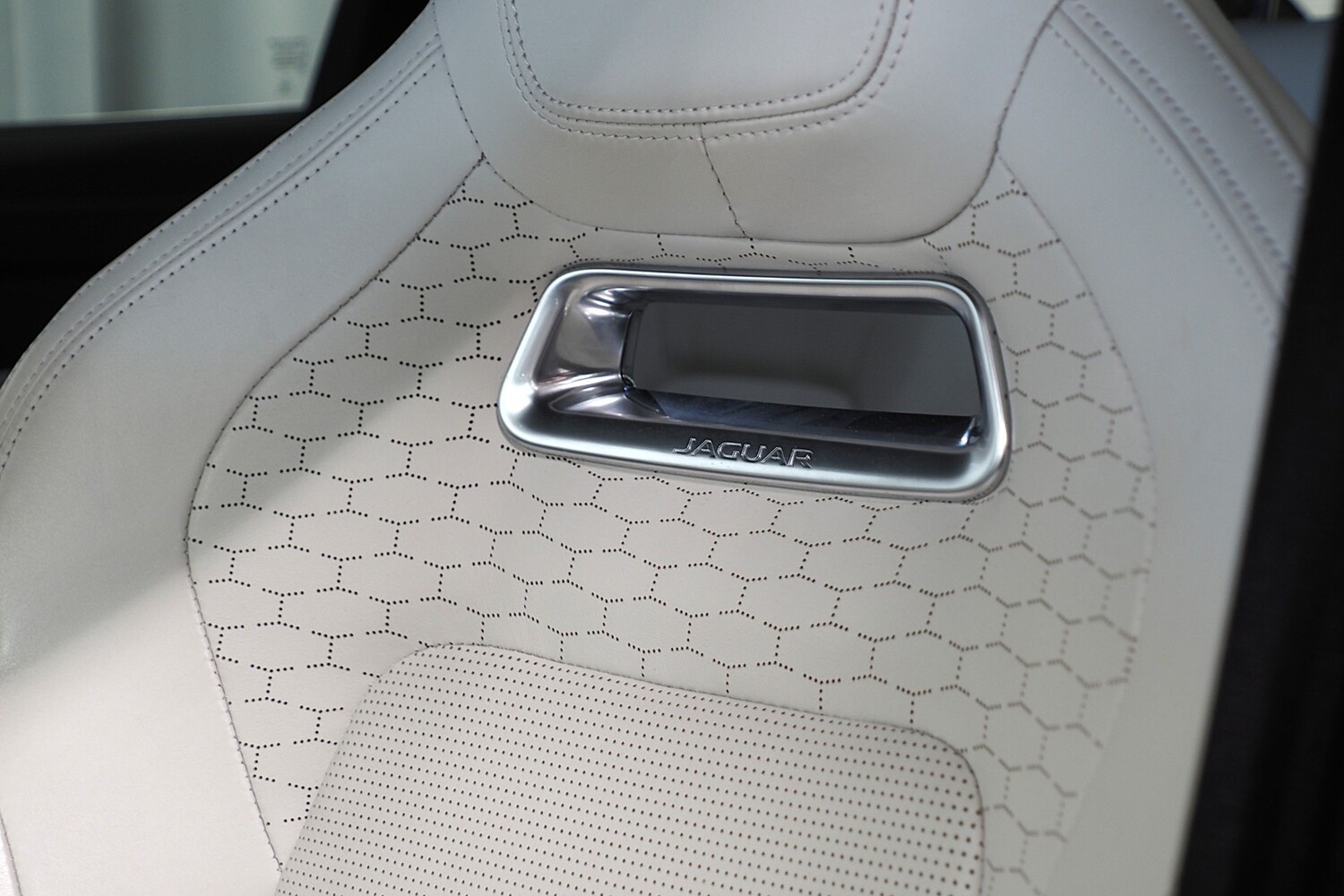 Jaguar F-PACE vaihtoauto