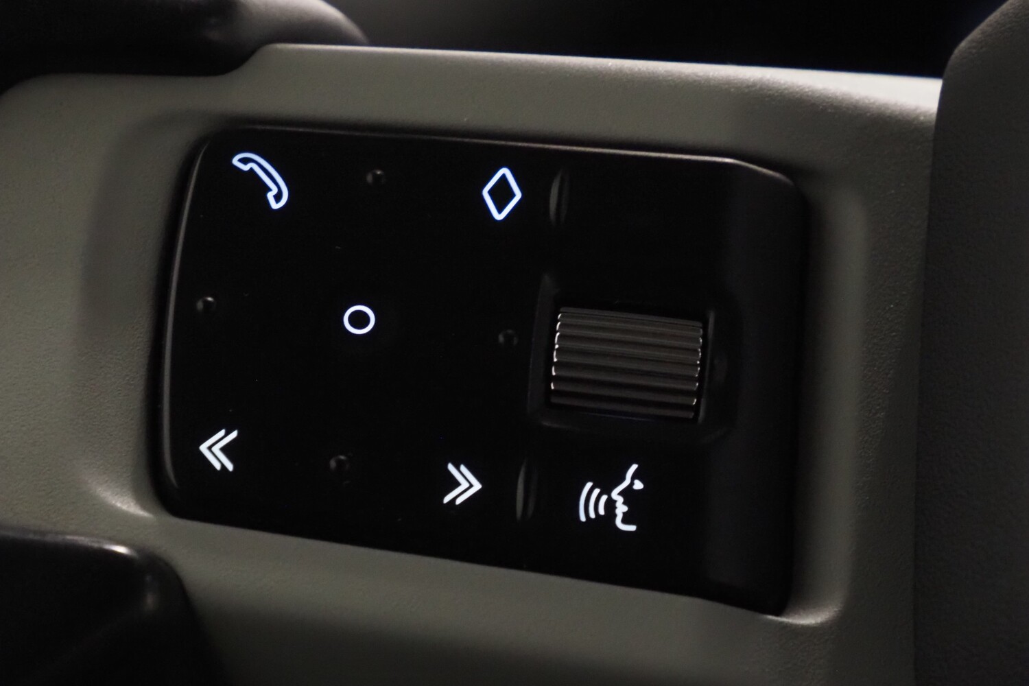 Land Rover Defender vaihtoauto