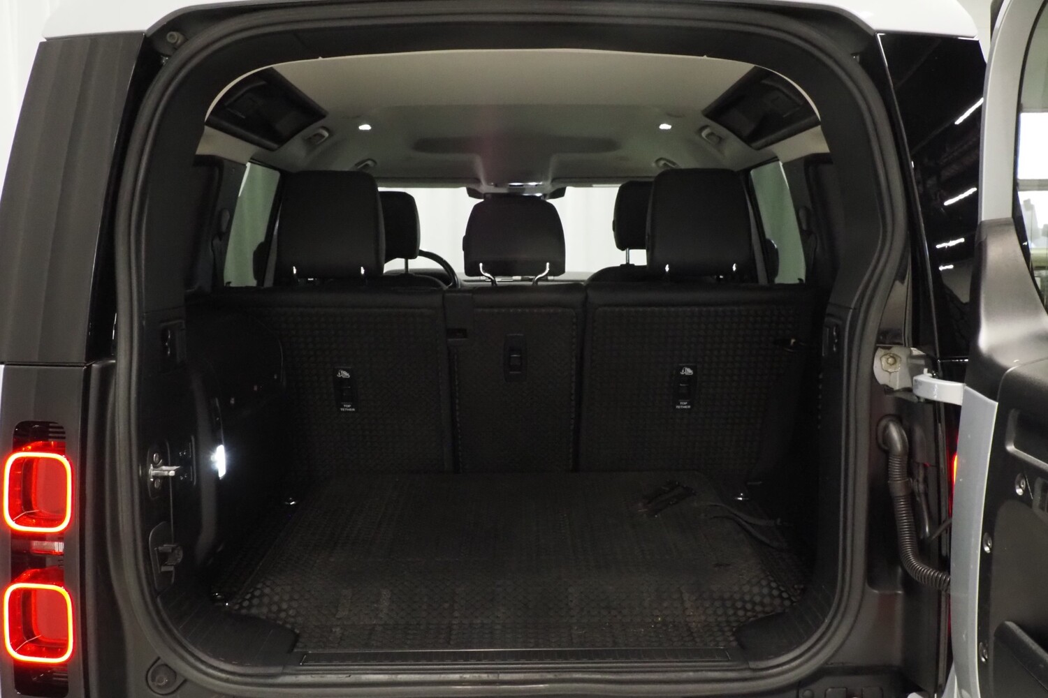 Land Rover Defender vaihtoauto