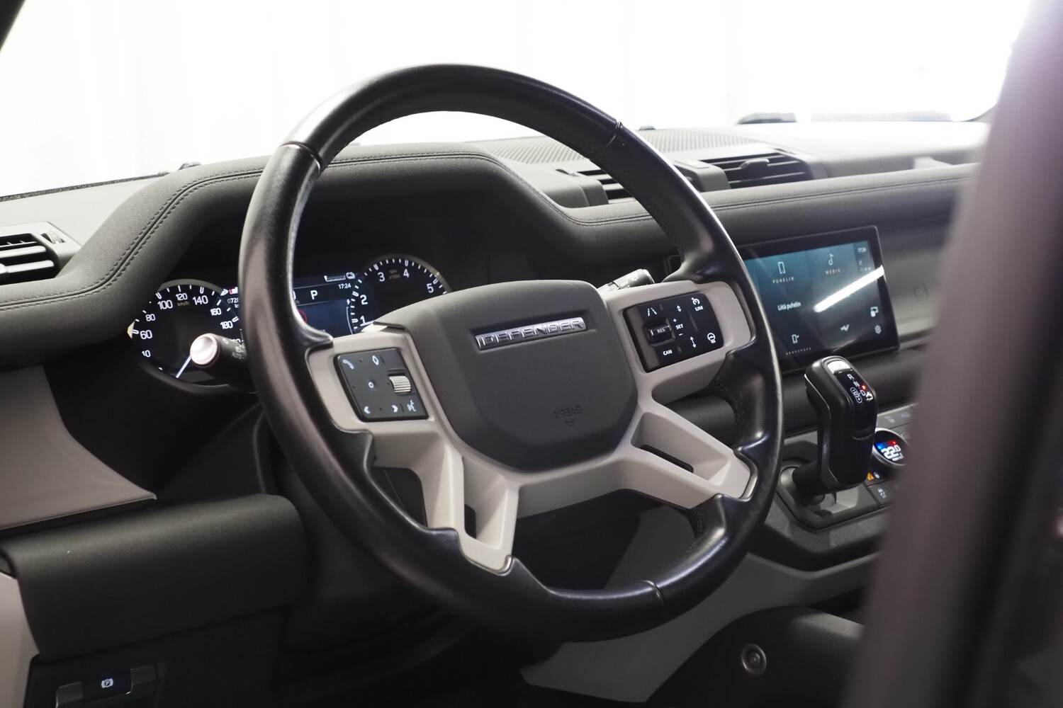 Land Rover Defender vaihtoauto