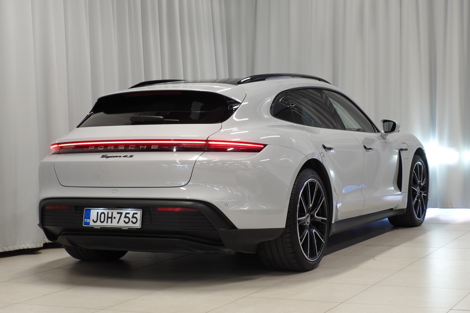 Porsche Taycan vaihtoauto